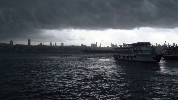 İstanbul gündüz vakti geceyi yaşadı 17