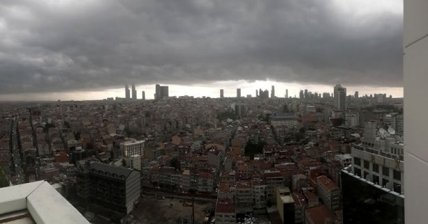 İstanbul gündüz vakti geceyi yaşadı 58