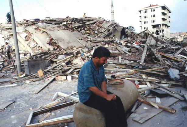 15 yıl önce Türkiye'yi yasa boğan faciadan kareler 20