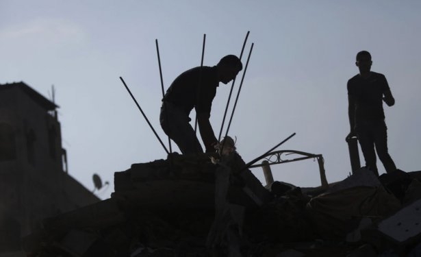 İsrail'in roketleri Gazze'ye yağıyor 47