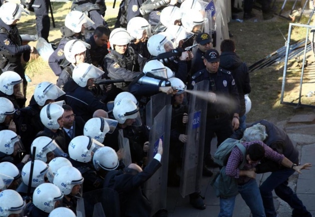 Ankara'da göstericilere polis müdahalesi 2