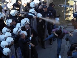 Ankara'da göstericilere polis müdahalesi