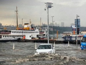 İstanbul'a öyle bir yağmur yağdı ki...