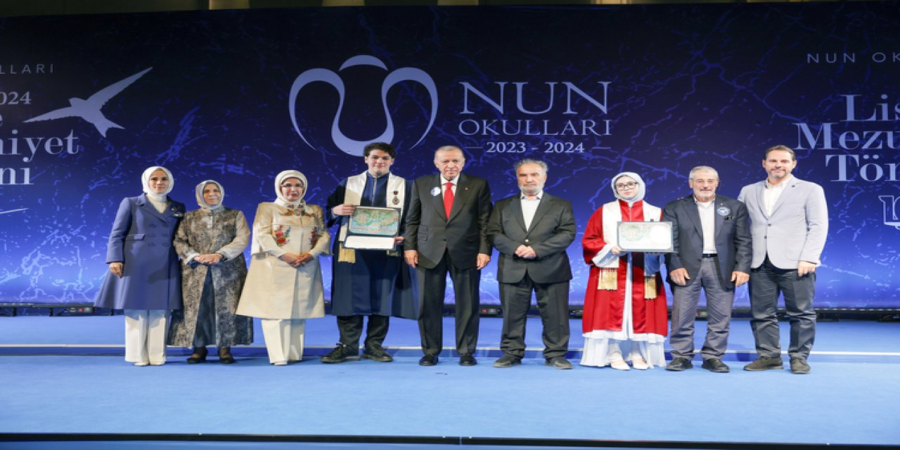 Cumhurbaşkanı Erdoğan, NUN Okullarında torununun mezuniyet törenine katıldı