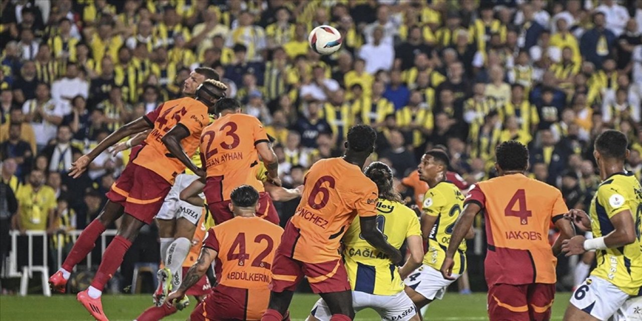 Fenerbahçe derbisinden 3 puanla ayrılan Galatasaray, liderliğini perçinledi