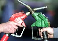 Petrol fiyatlarında 2006'ya döndük !