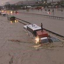 Sürücüler kurtarılmayı bekliyor