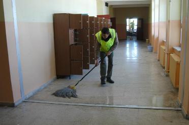 Dayakçı kocaya okul temizleme cezası