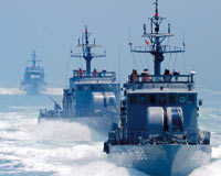 Obama'nın ziyareti öncesi Asya gergin Güney ve Kuzey Kore donanmaları çatıştı