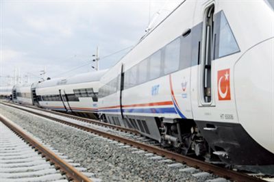 Hızlı tren raydan çıktı