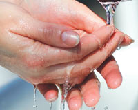 Ellerinizi ılık suyla yıkayın
