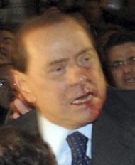 Berlusconiyi dövdüler