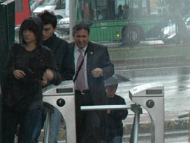 İstanbul yağmur ve rüzgara teslim