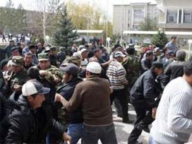 Kırgızistan'da iç karışıklık çıktı