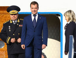 Medvedev Türkiye'ye eli dolu geldi