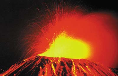 Latin Amerika'da bir günde iki volkan patladı