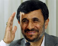 İsrail'in casus uydusu, Ahmedinejad'ı 'Türk kahvesi içerken' izleyebilecekmiş!