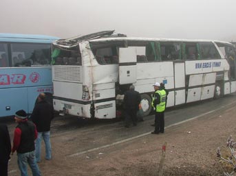 Malatya'da yolcu otobüsü devrildi