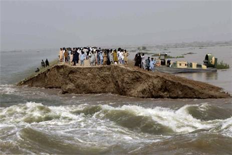 Pakistan'da şimdi de nehir kabusu