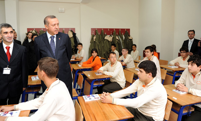 Erdoğan okulda neye hiddetlendi?