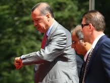 Erdoğan: Kılıçdaroğlu'nun kılavuzu 11 kez karşılıksız çekten aranıyor