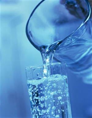 Günde 8 bardak su içerek cildinizi kışın da koruyabilirsiniz
