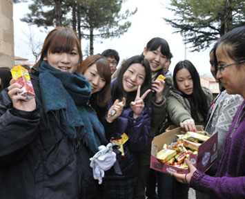 Japon öğrenciler Kapadokya'da çöp topladı
