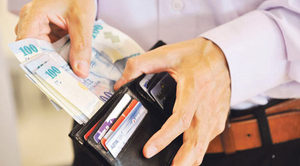 ATM arızalandı emekliler çift maaş çekti