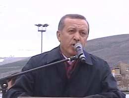 Erdoğan ilk mitinginde esti gürledi!