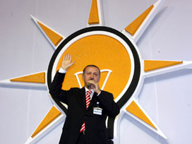 AK Parti 'başkanlık önerisini' sundu