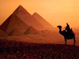 Mısır'ın kayıp 17 piramiti ve bin mezarı bulundu
