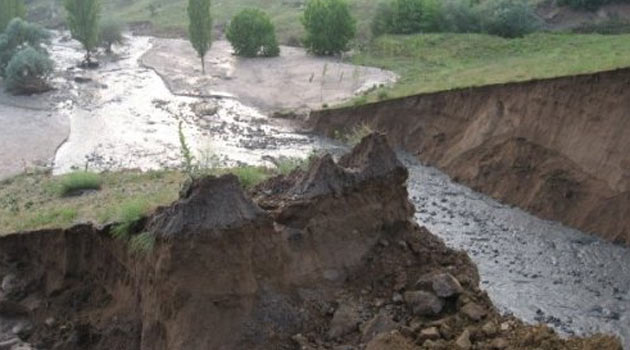 Simav'da artçı sarsıntılar baraj yıktı