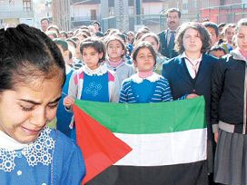 Okul harçlıklarını Filistin'e gönderdiler