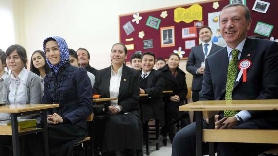 Erdoğan: Öğrenci formatlamak hedefimiz değil