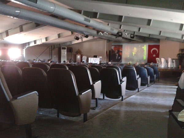 Bakan Dinçer'in Hizmetiçi eğitimleri boş salonlarda geçiyor