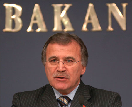 Bakan YSK kararını tanımadı