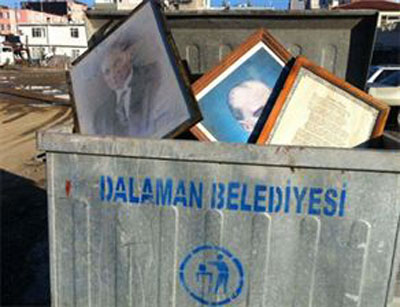 Çöpe atılan Atatürk portresi ve İstiklal Marşı panoları için soruşturma