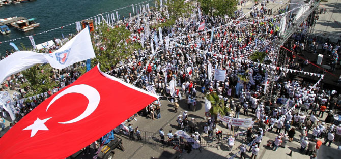 Memur-Sen 1 Mayıs'ı Çanakkale'de Bayram Havasında Kutladı