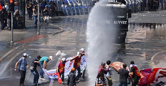 Çevik Kuvvet Taksim Meydanı'na Girdi