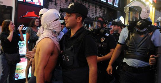 Karanfilli Taksim eylemi emniyette bitti
