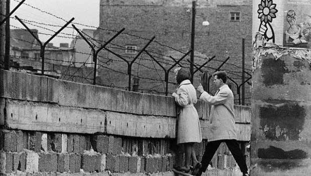 Bugün, Berlin Duvarı'nın yıkılışının 25. yıldönümü