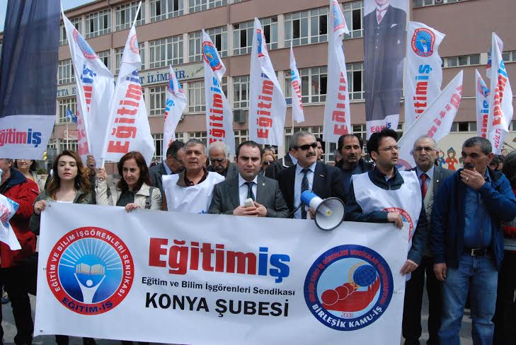 Eğitim İş: Atatürk'ü Okullardan Sildirmeyeceğiz!