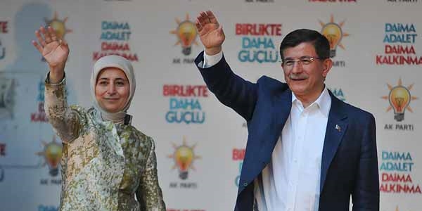 Sare Hanım'dan Davutoğlu'na 'konuşma' yasağı!