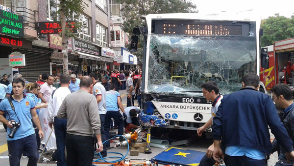 Ankara'da belediye otobüsü durağa daldı: Çok sayıda ölü var