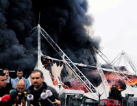 İstanbul Gösteri Merkezi bir anda yanıp kül oldu