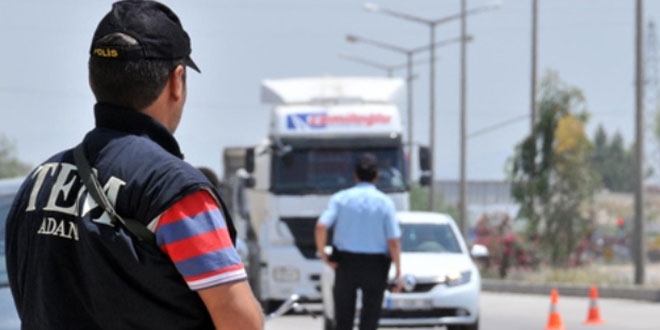Diyarbakır Hani'de bomba yüklü araç yakalandı