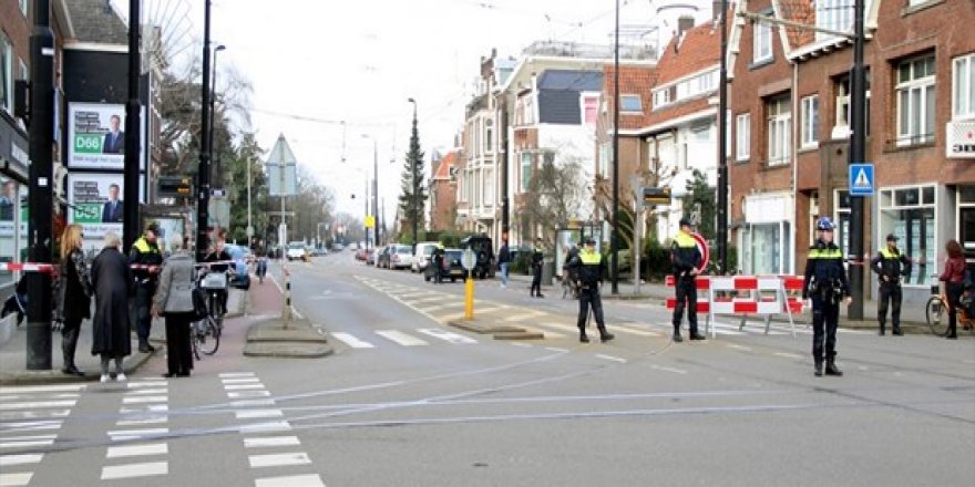 Hollanda polisi Bakan Kaya'nın yolunu kapattı
