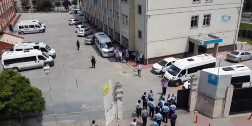 İstanbul’da okul bahçesinde silahlı kavga
