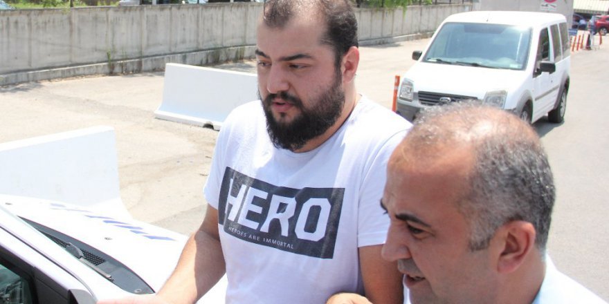 "Hero" yazılı tişörtle sınava giren kişiye gözaltı