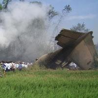 Endonezya'da uçak düştü: 97 ölü